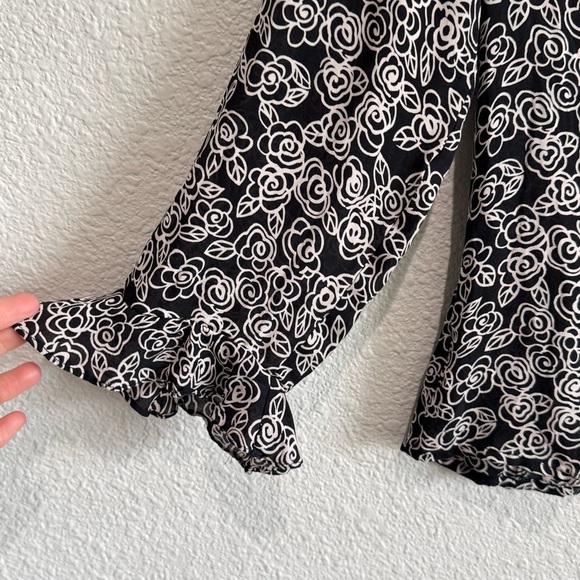 VTG Ann Taylor Womens Size 2 100% Silk Floral White Black Blouse Ruffle Preppy - Picture 10 of 10